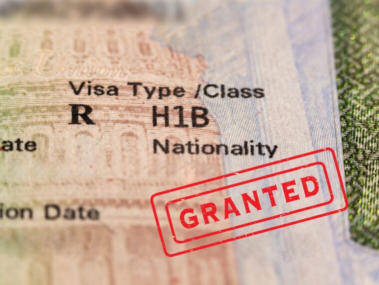 Hạn Ngạch Visa H-1B 2025 Và Những Điều Cần Biết